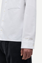Laden Sie das Bild in den Galerie-Viewer, Samsøe Samsøe - SARYAN O SHIRT - white
