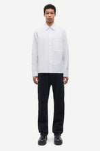Laden Sie das Bild in den Galerie-Viewer, Samsøe Samsøe - SARYAN O SHIRT - white
