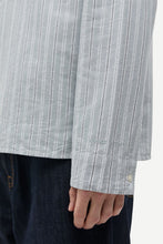 Laden Sie das Bild in den Galerie-Viewer, Samsøe Samsøe - SARYAN O SHIRT - Stormy Sea St.

