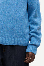 Laden Sie das Bild in den Galerie-Viewer, Samsøe Samsøe - SANATE SWEATER - Cyaneus Blau Pullover Samsøe Samsøe
