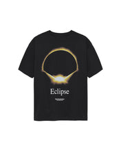 Laden Sie das Bild in den Galerie-Viewer, New Amsterdam - ECLIPSE TEE -BLACK
