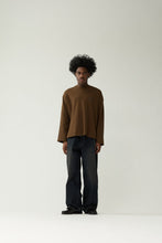 Laden Sie das Bild in den Galerie-Viewer, New Amsterdam - LOGO LONGSLEEVE WAFFLE- BROWN
