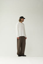 Laden Sie das Bild in den Galerie-Viewer, New Amsterdam - LOGO LONGSLEEVE WAFFLE - WHITE
