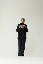 Laden Sie das Bild in den Galerie-Viewer, New Amsterdam - LILIES TEE BLACK
