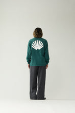 Laden Sie das Bild in den Galerie-Viewer, New Amsterdam - LOGO LONGSLEEVE - BOTTLE GREEN

