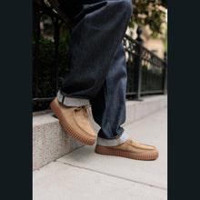 Laden Sie das Bild in den Galerie-Viewer, Clarks - Torhill Lo - Dunkles Sand-Wildleder Schuhe Clarks
