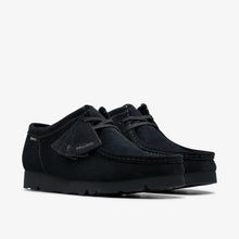 Laden Sie das Bild in den Galerie-Viewer, Clarks - Wallabee GORE-TEX - Black Suede
