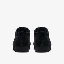 Laden Sie das Bild in den Galerie-Viewer, Clarks - Wallabee GORE-TEX - Black Suede
