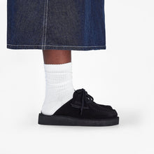 Laden Sie das Bild in den Galerie-Viewer, Clarks - Desert Nomad Mule - Schwarzes Wildleder Schuhe Clarks
