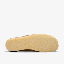 Laden Sie das Bild in den Galerie-Viewer, Clarks - Wallabe - Wolfbeiges Veloursleder Schuhe Clarks
