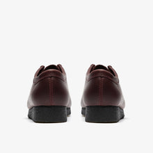 Laden Sie das Bild in den Galerie-Viewer, Clarks - Wallabee - Purple Grape Leather Schuhe Clarks
