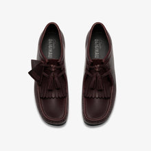 Laden Sie das Bild in den Galerie-Viewer, Clarks - Wallabee - Purple Grape Leather Schuhe Clarks
