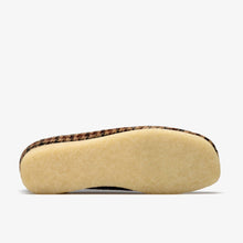 Laden Sie das Bild in den Galerie-Viewer, Clarks - Wallabee - Brown Tweed Combi
