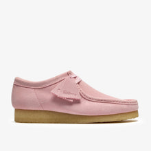 Laden Sie das Bild in den Galerie-Viewer, Clarks - Wallabee - Hellrosa Wildleder Schuhe Clarks
