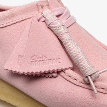 Laden Sie das Bild in den Galerie-Viewer, Clarks - Wallabee - Hellrosa Wildleder Schuhe Clarks
