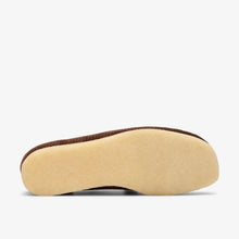 Laden Sie das Bild in den Galerie-Viewer, Clarks - Wallabee - Brown Perforated Schuhe Clarks
