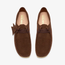 Laden Sie das Bild in den Galerie-Viewer, Clarks - Wallabee - Brown Perforated Schuhe Clarks
