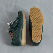 Laden Sie das Bild in den Galerie-Viewer, Clarks - Wallabee RB - Dunkelgrünes Lede Schuhe Clarks
