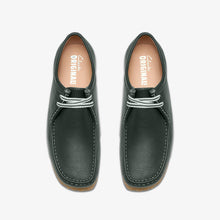 Laden Sie das Bild in den Galerie-Viewer, Clarks - Wallabee RB - Dunkelgrünes Lede Schuhe Clarks
