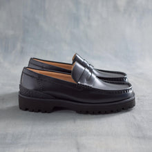 Laden Sie das Bild in den Galerie-Viewer, Clarks - Yukoner Penny - Black Leather

