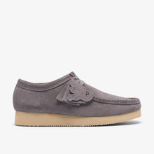 Laden Sie das Bild in den Galerie-Viewer, Clarks - Wallabee - Graues Veloursleder Schuhe Clarks
