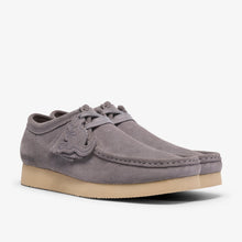 Laden Sie das Bild in den Galerie-Viewer, Clarks - Wallabee - Graues Veloursleder Schuhe Clarks
