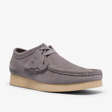 Laden Sie das Bild in den Galerie-Viewer, Clarks - Wallabee - Graues Veloursleder Schuhe Clarks
