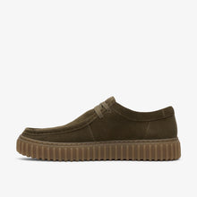 Laden Sie das Bild in den Galerie-Viewer, Clarks - Torhill Lo - Olivgrünes Veloursleder
