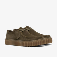 Laden Sie das Bild in den Galerie-Viewer, Clarks - Torhill Lo - Olivgrünes Veloursleder

