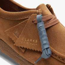 Laden Sie das Bild in den Galerie-Viewer, Clarks - Wallabee - Cola
