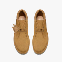 Laden Sie das Bild in den Galerie-Viewer, Clarks - DSRT 2456 Rock - Hellbraunes Wildleder Schuhe Clarks
