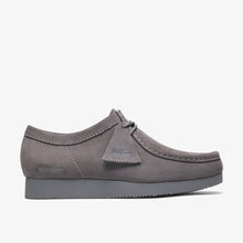 Laden Sie das Bild in den Galerie-Viewer, Clarks - Wallabee Lite - Graues Veloursleder
