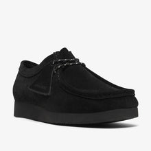 Laden Sie das Bild in den Galerie-Viewer, Clarks - Wallabee Lite - Schwarz/Schwarzes Wildleder
