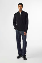 Laden Sie das Bild in den Galerie-Viewer, NN07 - Harald Wollmischung Pullover - Schwarz Sweatshirts NN07
