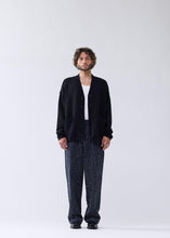 Laden Sie das Bild in den Galerie-Viewer, New Amsterdam - Logo Cardigan - Black Sweatshirts New Amsterdam
