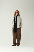 Laden Sie das Bild in den Galerie-Viewer, New Amsterdam - KNITTED STAMP CREWNECK GREY - MELANGE
