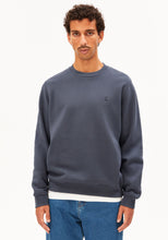Laden Sie das Bild in den Galerie-Viewer, Armedangels - Baaro Fleece Sweatshirt - Moonshadow
