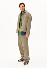 Laden Sie das Bild in den Galerie-Viewer, Armedangels - RELAXED CORD JACKE - light sage
