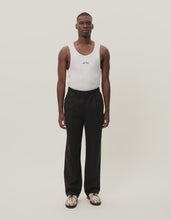 Laden Sie das Bild in den Galerie-Viewer, Les Deux - Reece Pleated Twill Suit Pants - Black Hosen Les Deux
