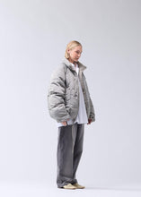 Laden Sie das Bild in den Galerie-Viewer, New Amsterdam - Reversible Safety Jacket - Silver Rand Jacken New Amsterdam

