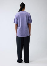 Laden Sie das Bild in den Galerie-Viewer, New Amsterdam - Logo Tee - Purple Haze T-Shirts New Amsterdam
