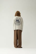 Laden Sie das Bild in den Galerie-Viewer, New Amsterdam - KNITTED STAMP CREWNECK GREY - MELANGE
