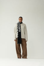Laden Sie das Bild in den Galerie-Viewer, New Amsterdam - KNITTED STAMP CREWNECK GREY - MELANGE
