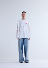 Laden Sie das Bild in den Galerie-Viewer, New Amsterdam - LOGO LONGSLEEVE WASHED WHITE/DEEP RED Longsleeves New Amsterdam
