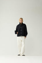 Laden Sie das Bild in den Galerie-Viewer, New Amsterdam - WOOL COACH JACKET BLACK
