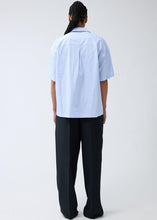 Laden Sie das Bild in den Galerie-Viewer, New Amsterdam - Wijk Shirt - White/Blue Stripes Hemden New Amsterdam
