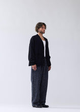 Laden Sie das Bild in den Galerie-Viewer, New Amsterdam - Logo Cardigan - Black Sweatshirts New Amsterdam
