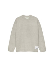 Laden Sie das Bild in den Galerie-Viewer, New Amsterdam - KNITTED STAMP CREWNECK GREY - MELANGE
