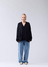 Laden Sie das Bild in den Galerie-Viewer, New Amsterdam - Logo Cardigan - Black Sweatshirts New Amsterdam

