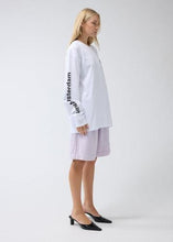 Laden Sie das Bild in den Galerie-Viewer, New Amsterdam - LOGO LONGSLEEVE - WHITE
